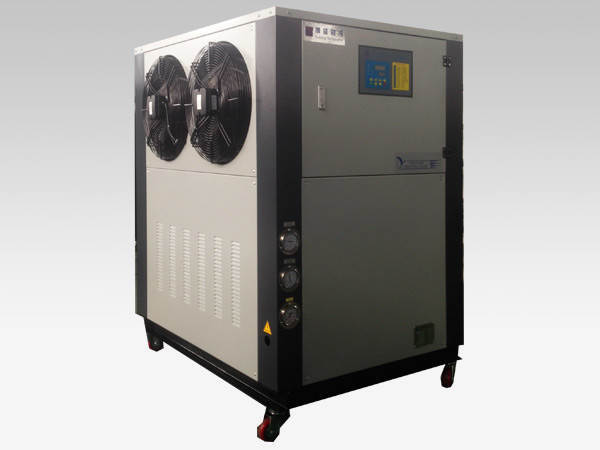 側出風冷水機.jpg