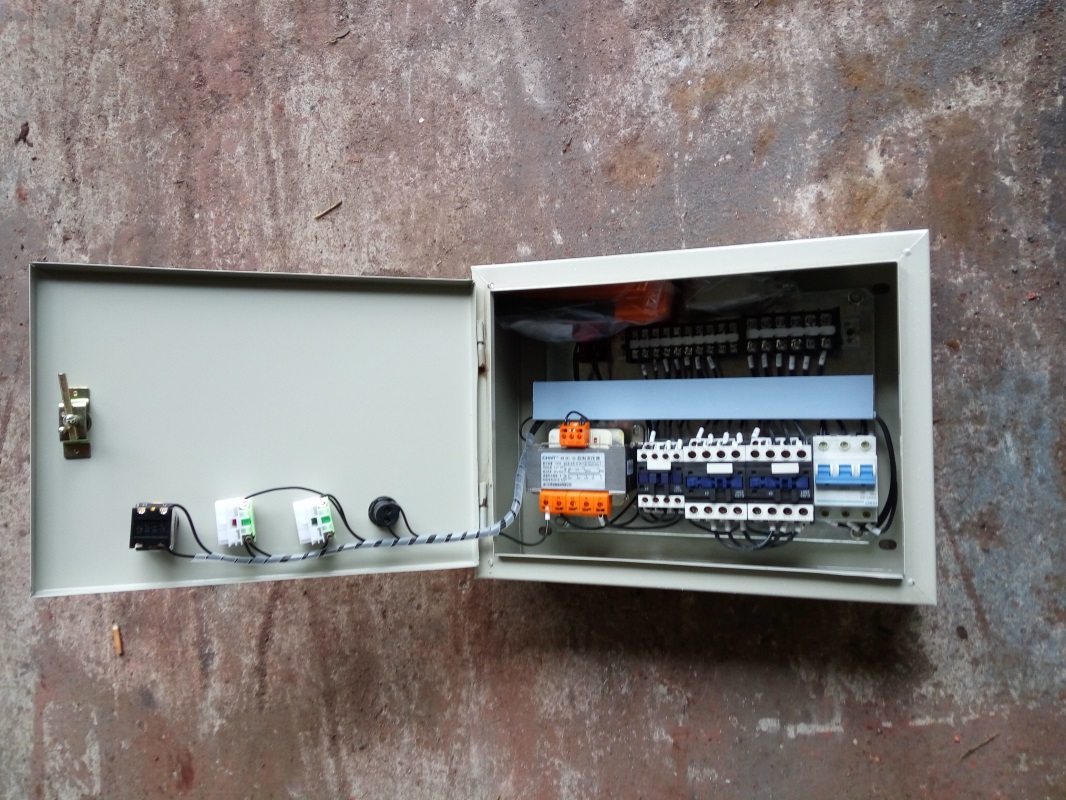 Lifting platform electronic control system
