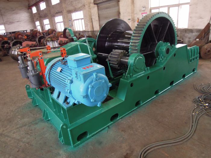 Large tonnage electric winches