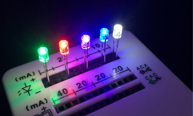 3mm直插led红色光发光二极管封装的工作电压