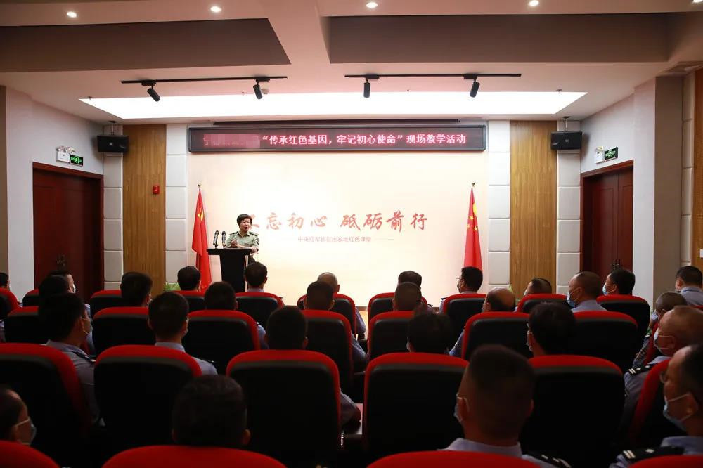 于都红色文化教育:学员在聆听红色故事 于都红色文化教育:学员在聆听红色故事