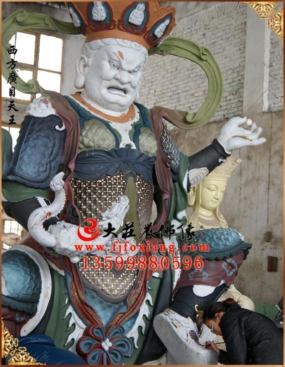 铜雕西方广目天王彩绘佛像侧面工厂实拍