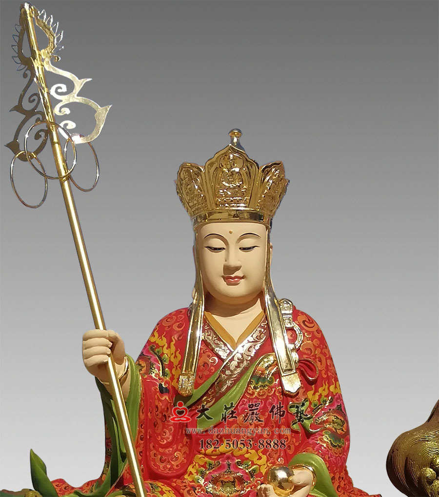 铜雕地藏菩萨正面近照彩绘佛像