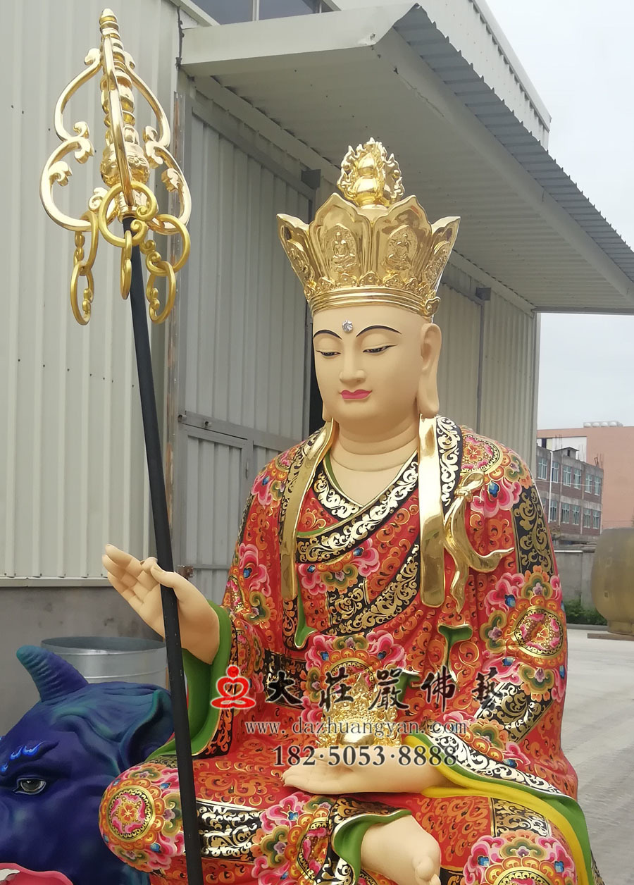 铜雕地藏菩萨侧面近照彩绘像