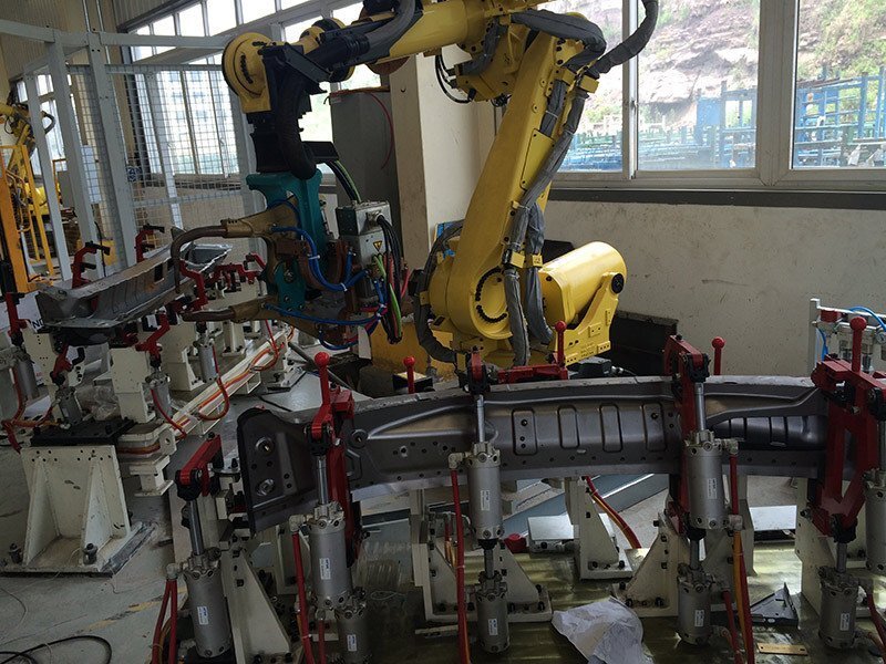 重庆模具公司分享点焊机器人典型的应用领域