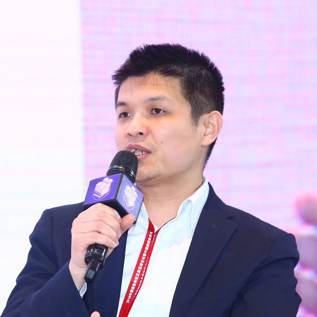 新华保险盘中跌停，市值蒸发逾百亿；中国人寿增资广发行130亿元