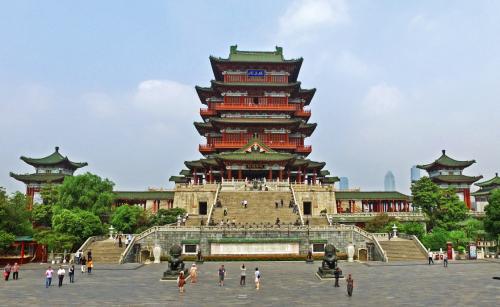 碧桂园杨惠妍调任联席主席 地产二代上位之路开启