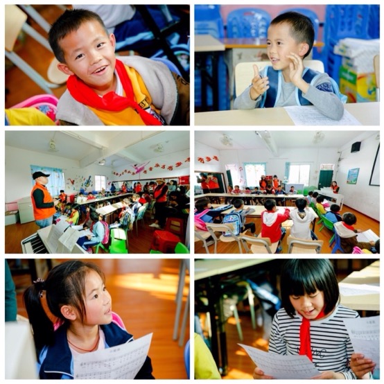 孩子们兴致勃勃地跟着音乐老师唱歌