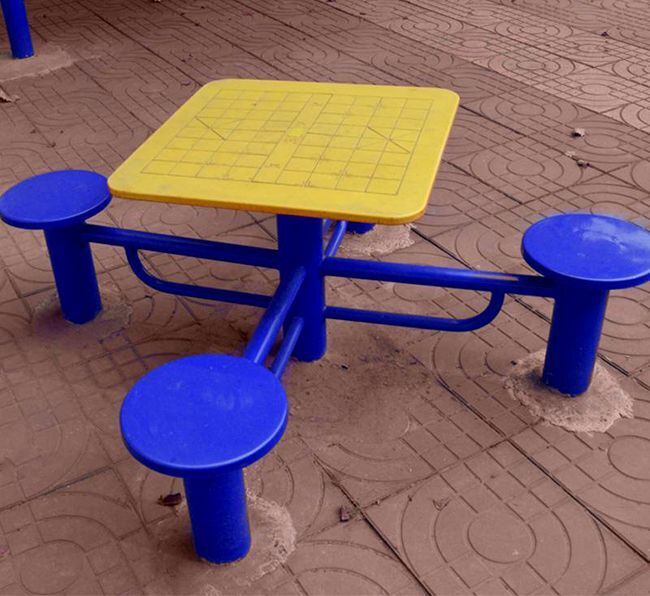 户外公园棋盘桌