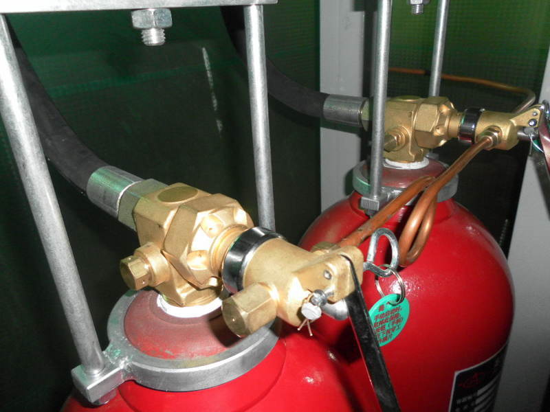 高压二氧化碳灭火设备气阀细节展示
