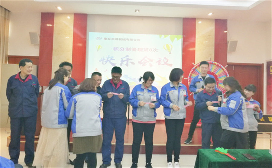 公司生产与管理人员积分前三名获得者抽取幸运奖票