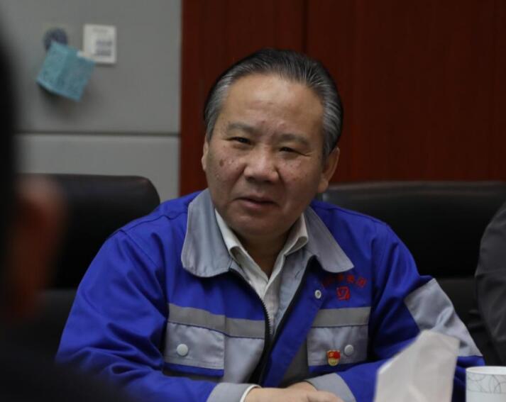 进行座谈