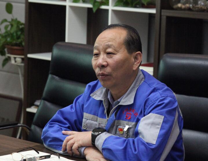 集团党支部书记景奉全介绍支部建设