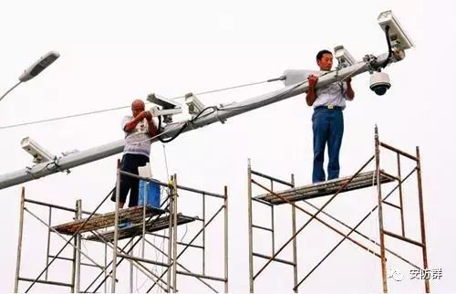 通信杆、路名牌杆、电棍杆多杆合一 通信杆、路名牌杆、电棍杆多杆合一