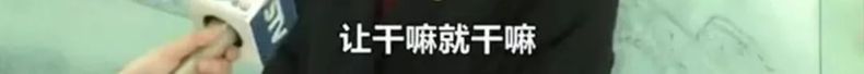 电棍视频拍到女孩玩手机时被下药 电棍视频拍到女孩玩手机时被下药