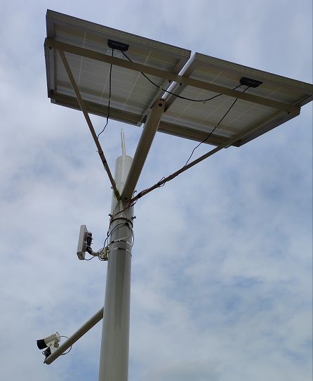 多块太阳能光伏板的连接方式是 串联.这里使用两块光伏板接线示意.