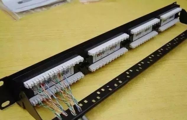 网络机柜布线中的两个利器跳线架、配线架 网络机柜布线中的两个利器跳线架、配线架