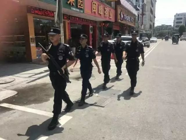 民警抓捕盜車(chē)團(tuán)伙時(shí)反被噴催淚劑