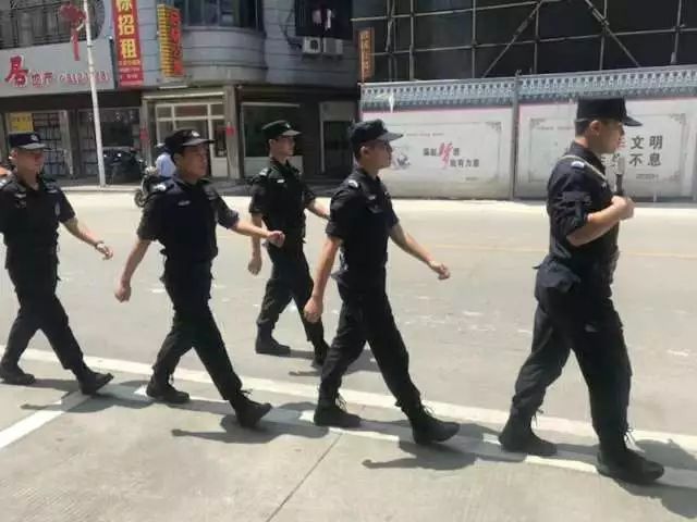 民警抓捕盜車(chē)團(tuán)伙時(shí)反被噴催淚劑