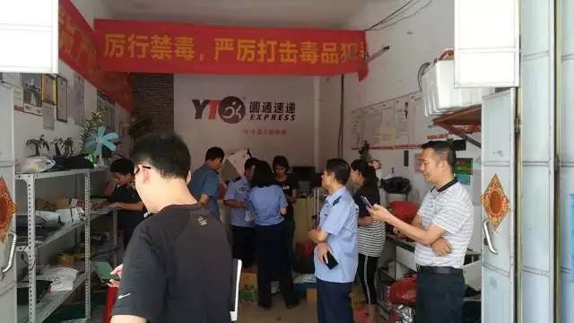 民警抓捕盜車(chē)團(tuán)伙時(shí)反被噴催淚劑