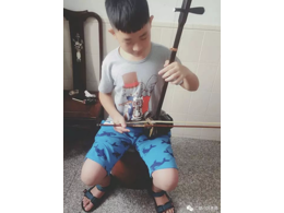 战胜怯场的二胡学员连垚