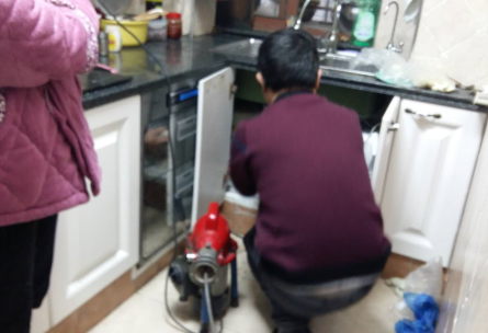 厨房存水弯疏通技巧