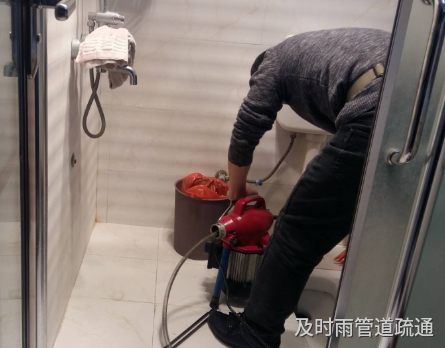 洗澡间下水道堵死了怎么办？