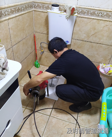 遇到厕所管道堵塞我们应该怎么办呢？