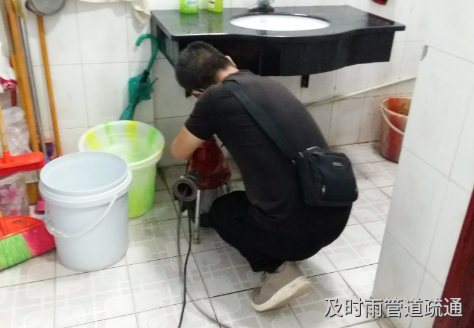 大转盘洗手池下水道疏通
