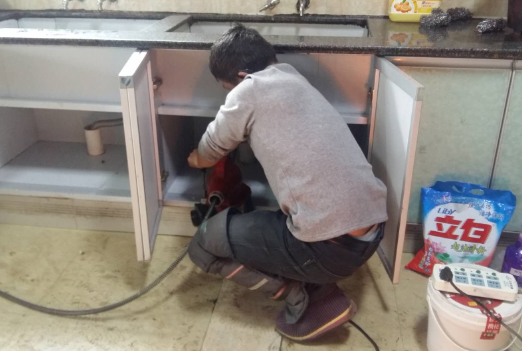 彭水疏通管道还城市一个美好环境