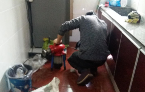 利用水压疏通法