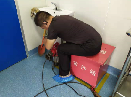 如何清理厨房下水道？