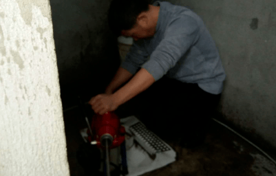 厕所马桶堵塞怎么办？