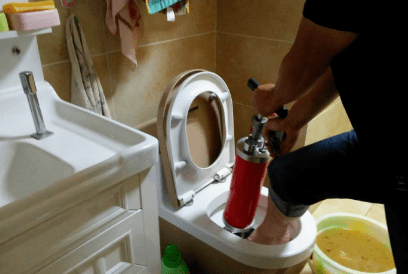 推荐常用马桶堵塞疏通方法