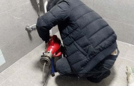 怎么疏通下水道s弯堵塞？