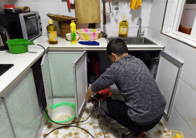疏通器怎么疏通下水道堵塞？