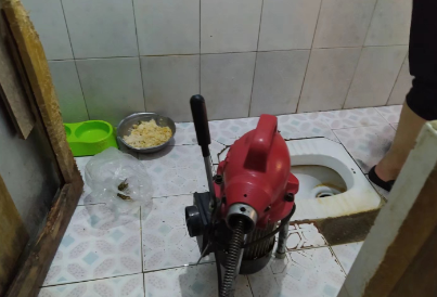 厕所管道堵塞怎么疏通？