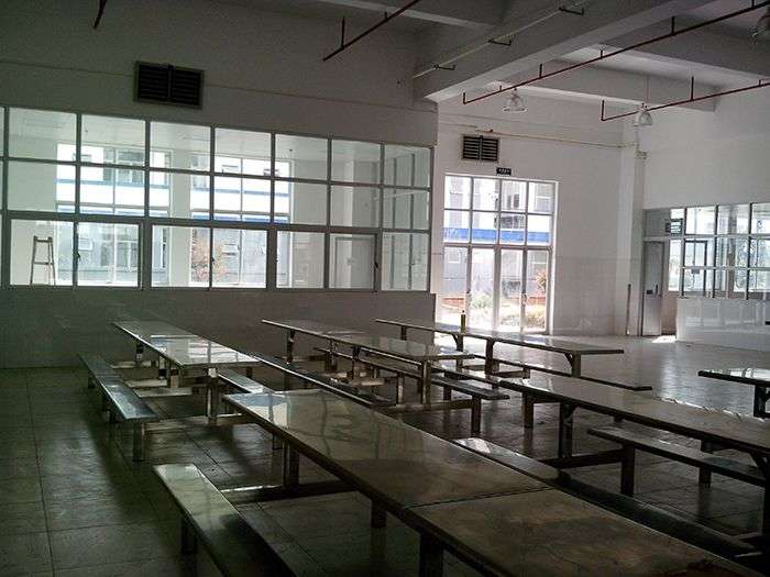 學校、工廠等食堂的降溫通風換氣解決方案 學校、工廠等食堂的降溫通風換氣解決方案
