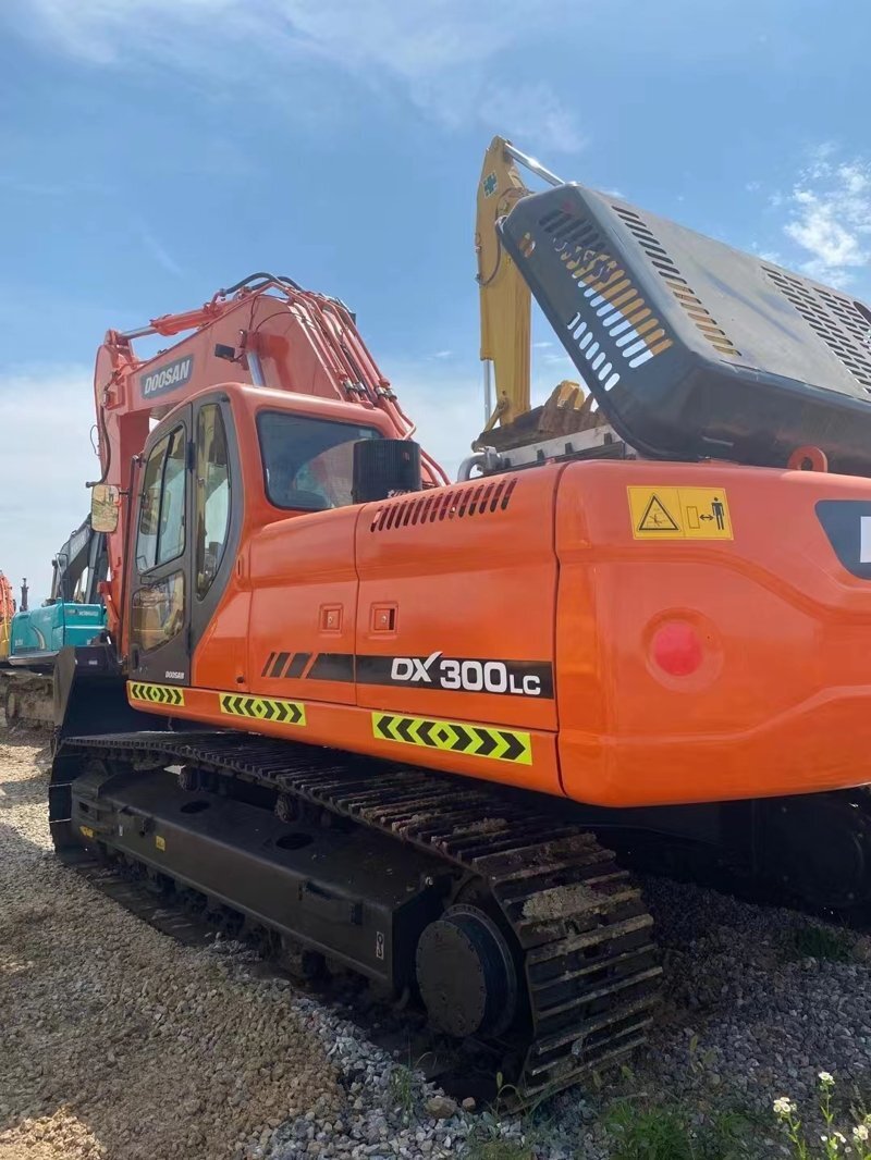 Doosan DX300 used excavator