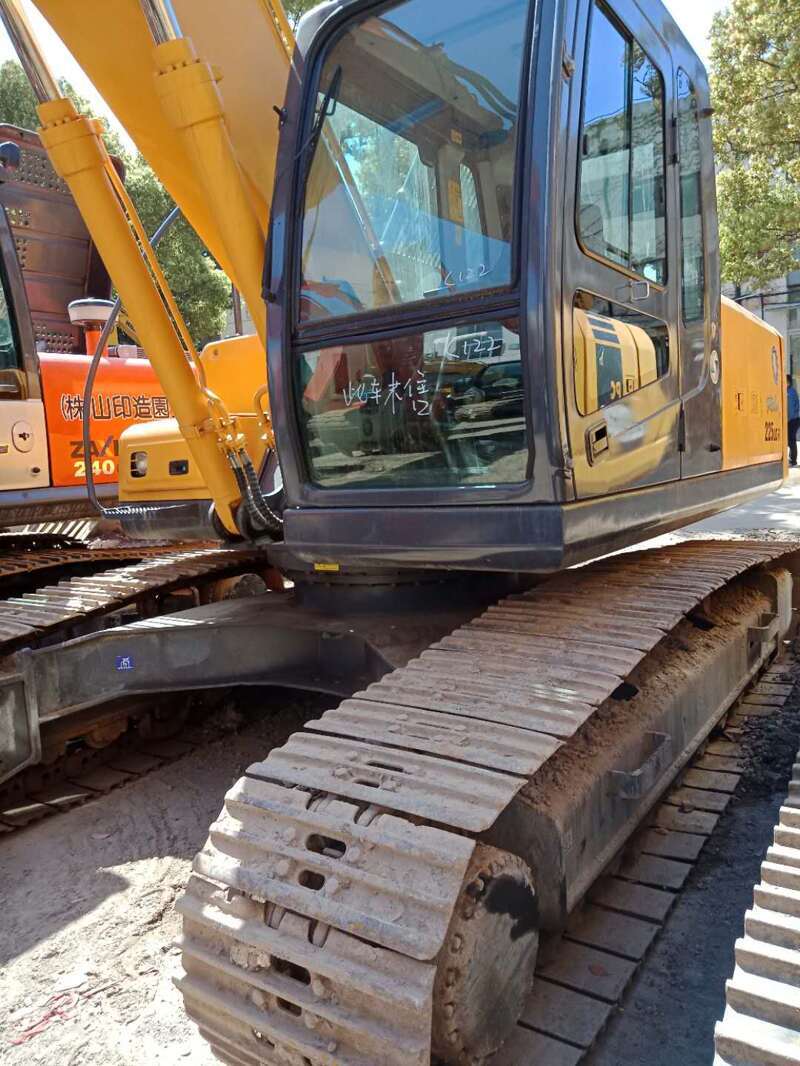 HYUNDAI 225-7 used excavator