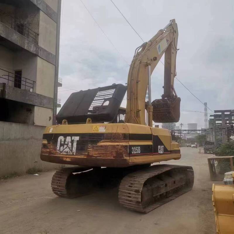 Caterpillar 325B excavator