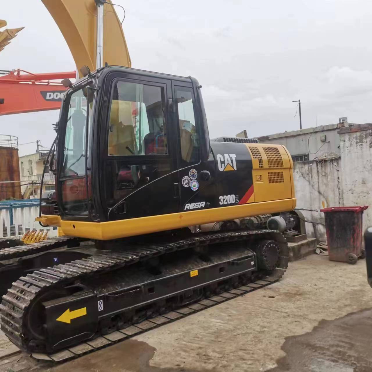 Carter 320D2 excavator produced in Japan