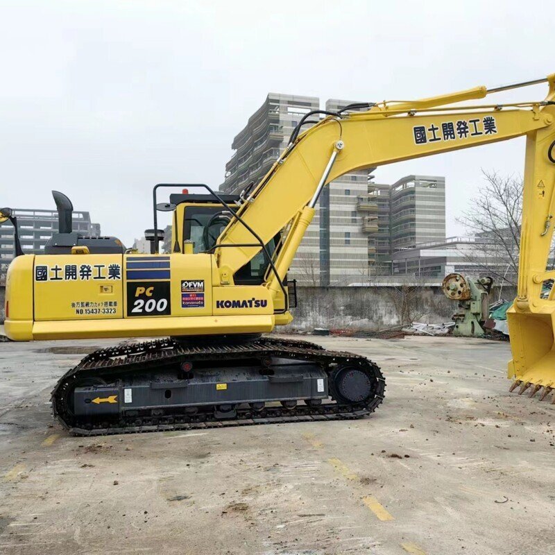 Komatsu pc200 excavator