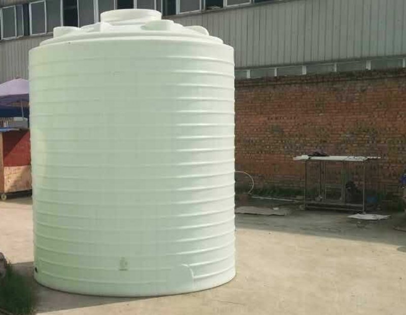重慶塑料儲罐廠家直銷30噸塑料儲罐、20噸白色鹽酸儲罐