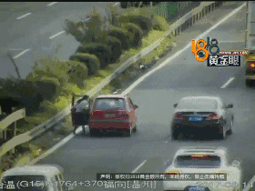 视频监控抓拍到高速快车道上检修女子直接被撞飞 视频监控抓拍到高速快车道上检修女子直接被撞飞