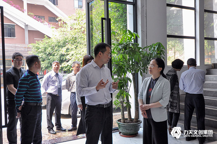 2018年海珠区区委常委许芳莅临参观指导